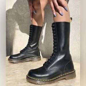 RARE Dr. Martens Doc 14 Eye Smooth Leather Tall Black Boots 11856 Womens 7 EUC